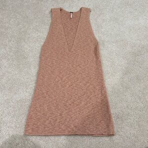 Free People Deep V Neck Knit Tank
Pink/Coral
Soft Knit polyester